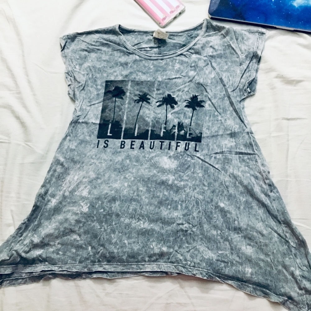 Grey graphic tee